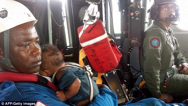 Mother and Baby Found Alive 5 Days After Columbia Plane Crashed in the Jungle 4