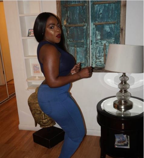 Photos: Endowed Nigerian Girl Flaunts Her Boobs on 