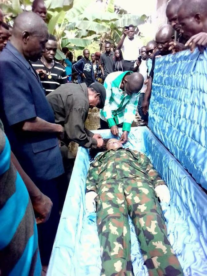 Tears! Female Soldier Buried in Camouflage After Her Tragic Death in