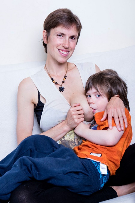 Unbelievable! Meet the Mum Who Breastfeeds her 5-year-old ...
