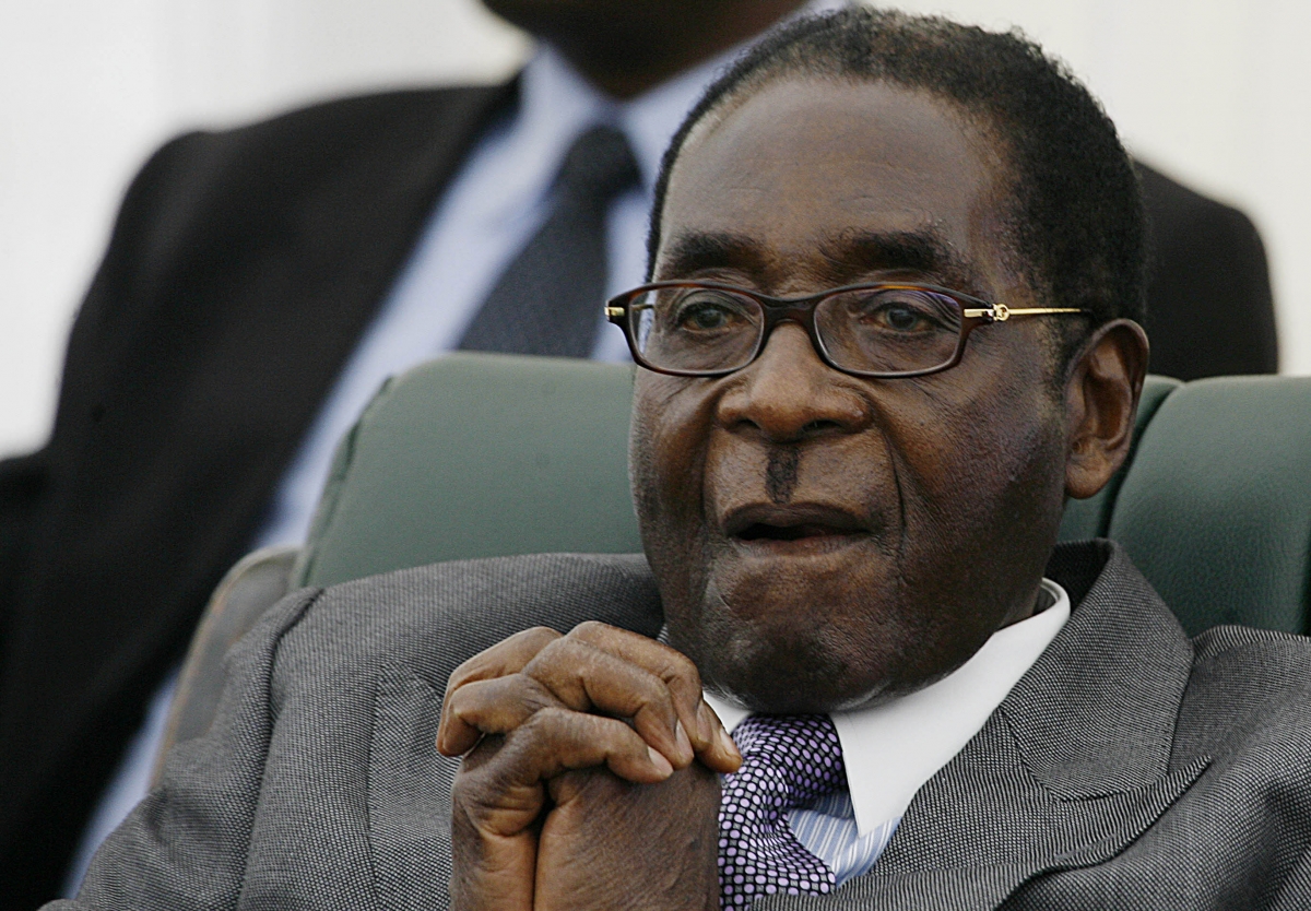 Robert Mugabe Flies to Singapore For Medical Checks 