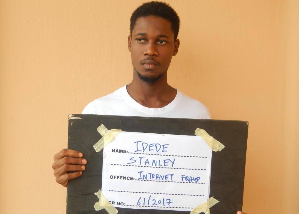 Photos Of 2 Yahoo Boys Arrested By EFCC For Duping People With Fake Travell...