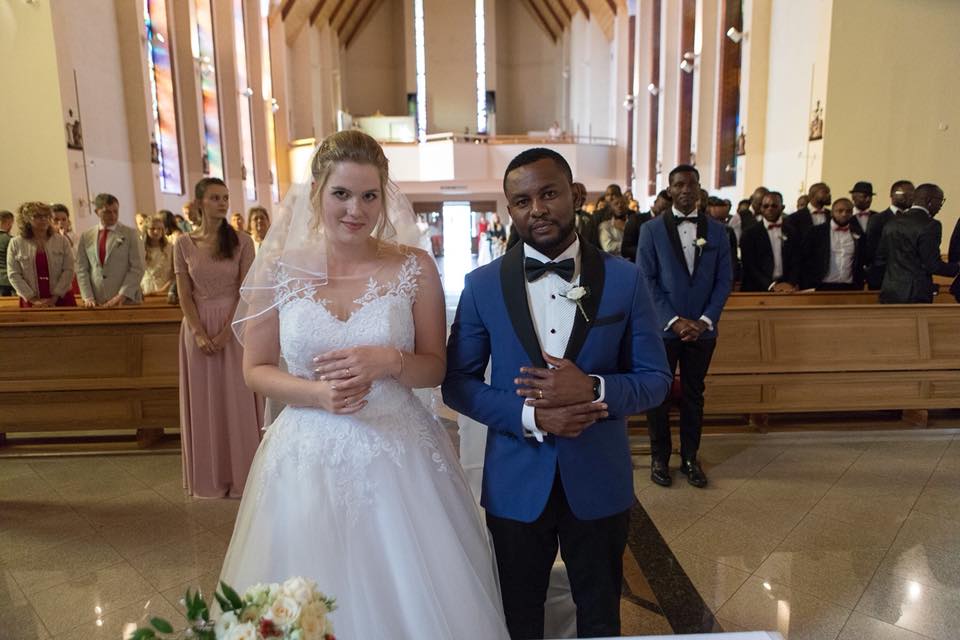 Nigerian Man Based In Europe Marries His White Lover In Style, Rock Igbo Attires (Photos) 