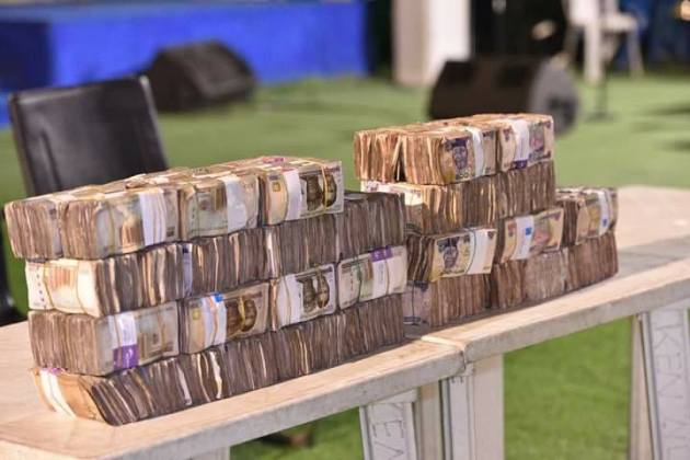 Pastor Shares N30Million To Church Members To Celebrate Christmas