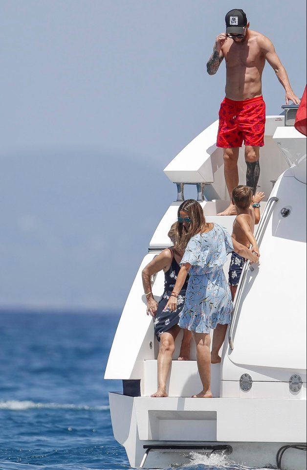 Lionel Messi Spends Quality Vacation Time With Family On A Luxury Yacht (Photos)