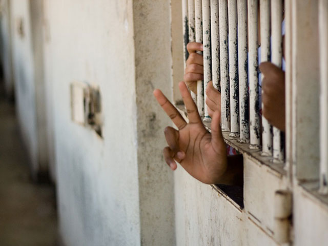 Inside The Nigerian Prison Cells Where Inmates Live Like Kings, Use Co-Prisoners As Servants 