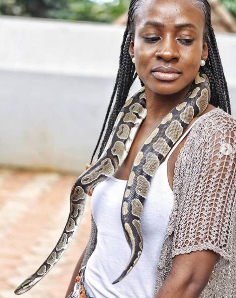 Bbnaija Star Anto Lecky Seen Carrying A Python Around Her