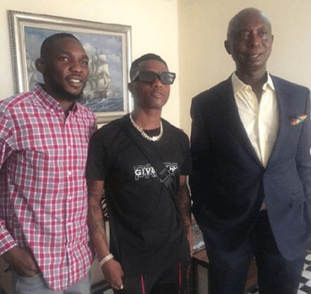 Ned Nwoke posing with musician, Wizkid and another man