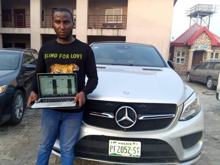 EFCC Arrests Yahoo Boys With Multi-million Naira Cars, Laptops & Expensive iPhones