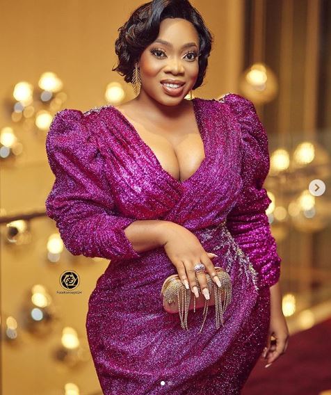 Curvy Ghanaian Actress, Moesha Boduong Looks Hot In Braless Outfit (Photos)...