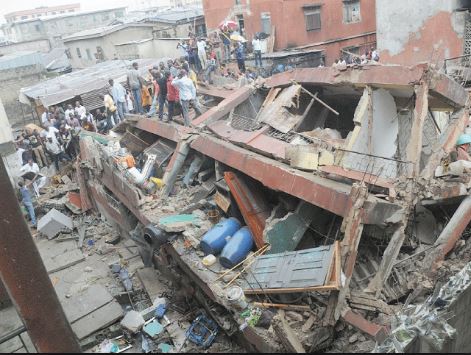 3 People Narrowly Escape Tragic Death As Building Collapses In Lagos 