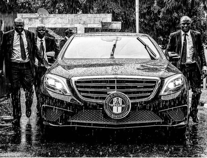 Security Aides Running After Gbajabiamila's Car Inside Rain 