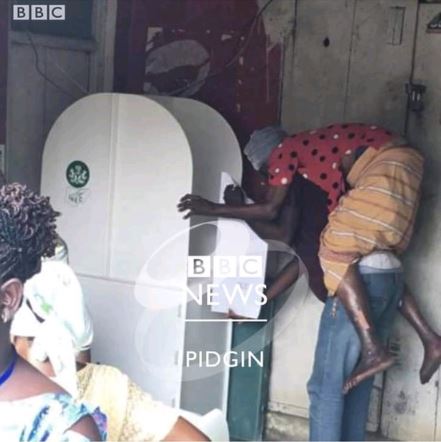 See The Strange Way An Old Woman Voted In Bayelsa State 