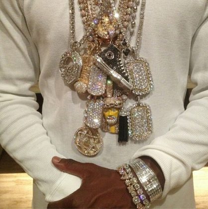 The Flamboyant Lifestyle of Floyd Mayweather - His Cars, Mansions & Diamonds