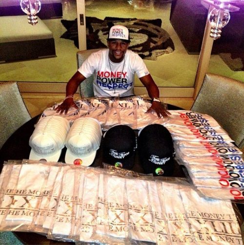 The Flamboyant Lifestyle of Floyd Mayweather - His Cars, Mansions & Diamonds