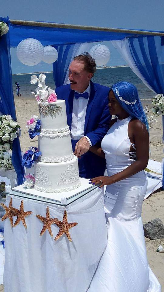 Photos Of 21-year-old Nigerian Woman Getting Married To A White Man In Lagos 