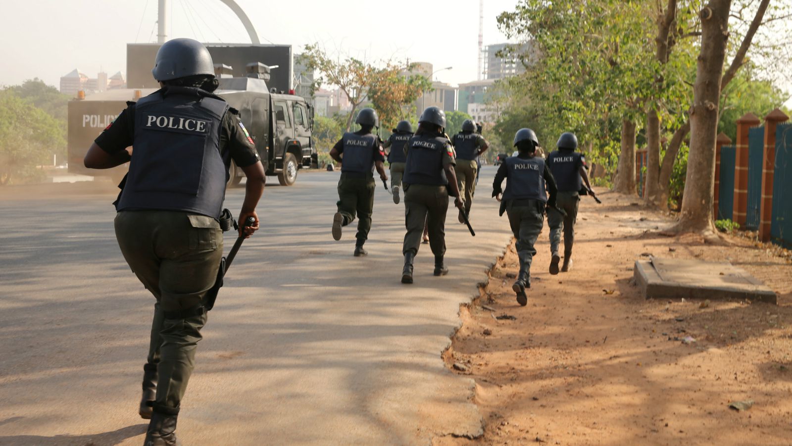 [Image: nigerian-police-officers.jpg]