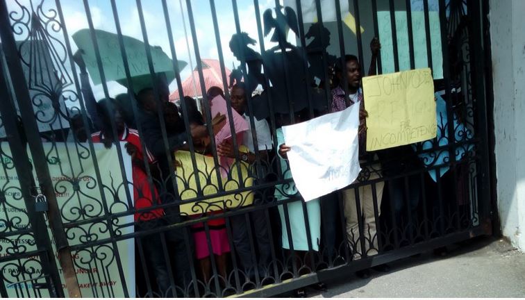 Teachers block governor's office