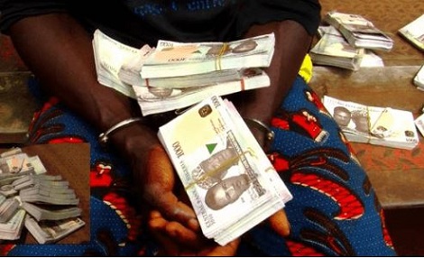 Nigerian Customs intercept fake currency from a suspect