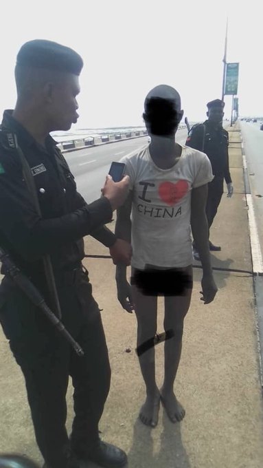 man tries to jump off 3rd Mainland Bridge
