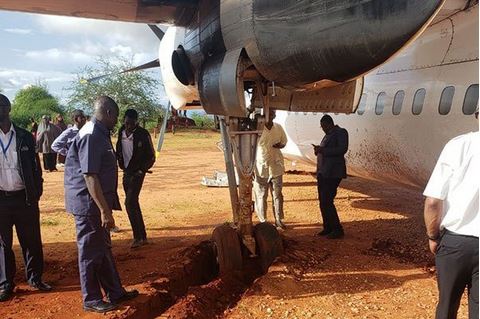 plane stuck in mude