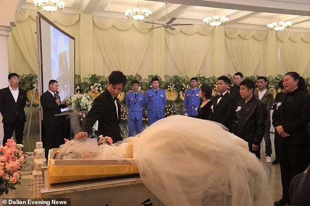 Xu Shinan marries fiancee