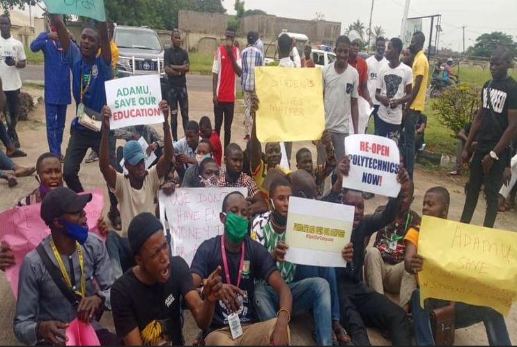 Drama As Kwara State Undergraduates Stage Protest; Demand Re-opening Of Higher Institutions