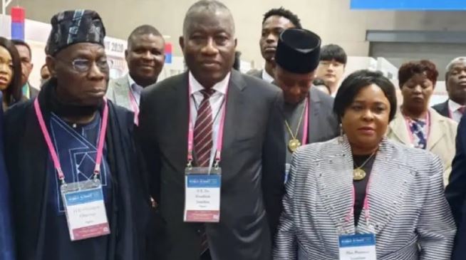 Olusegun Obasanjo posing with Goodluck Jonathan and his wife, Patience in Seoul, South Korea
