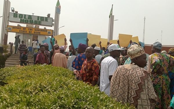 Protesters demanding the suspension of Oluwo of Iwo