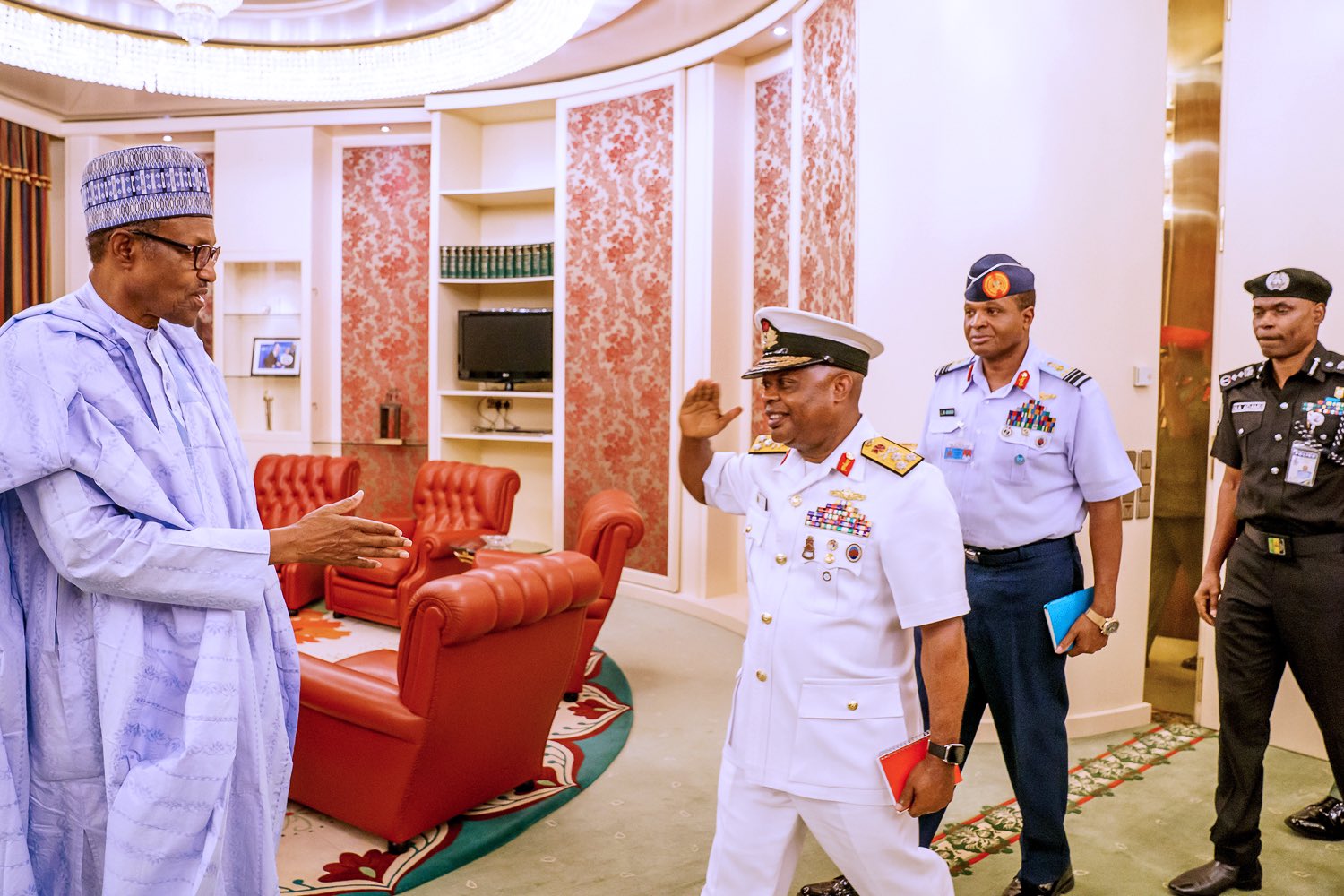 Buhari meets with his service chiefs and IGP