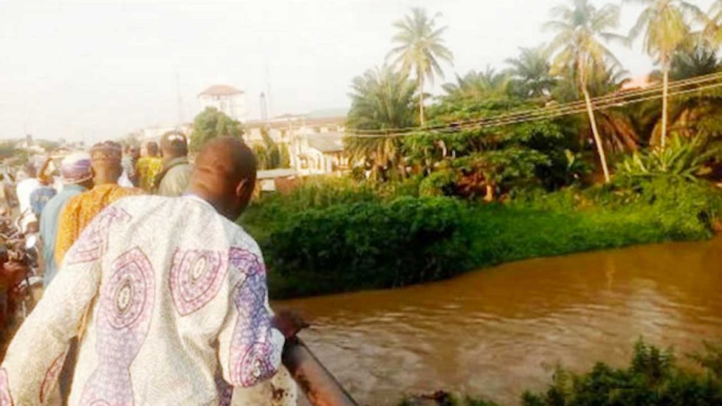 vehicle falls in river