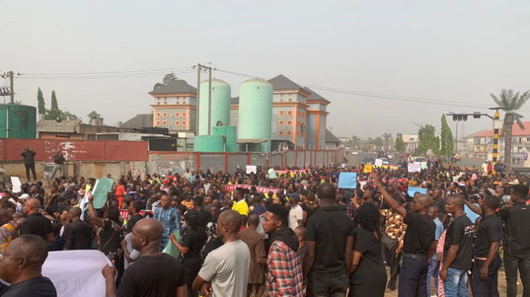Imo state residents protesting Ihedioha's removal as governor