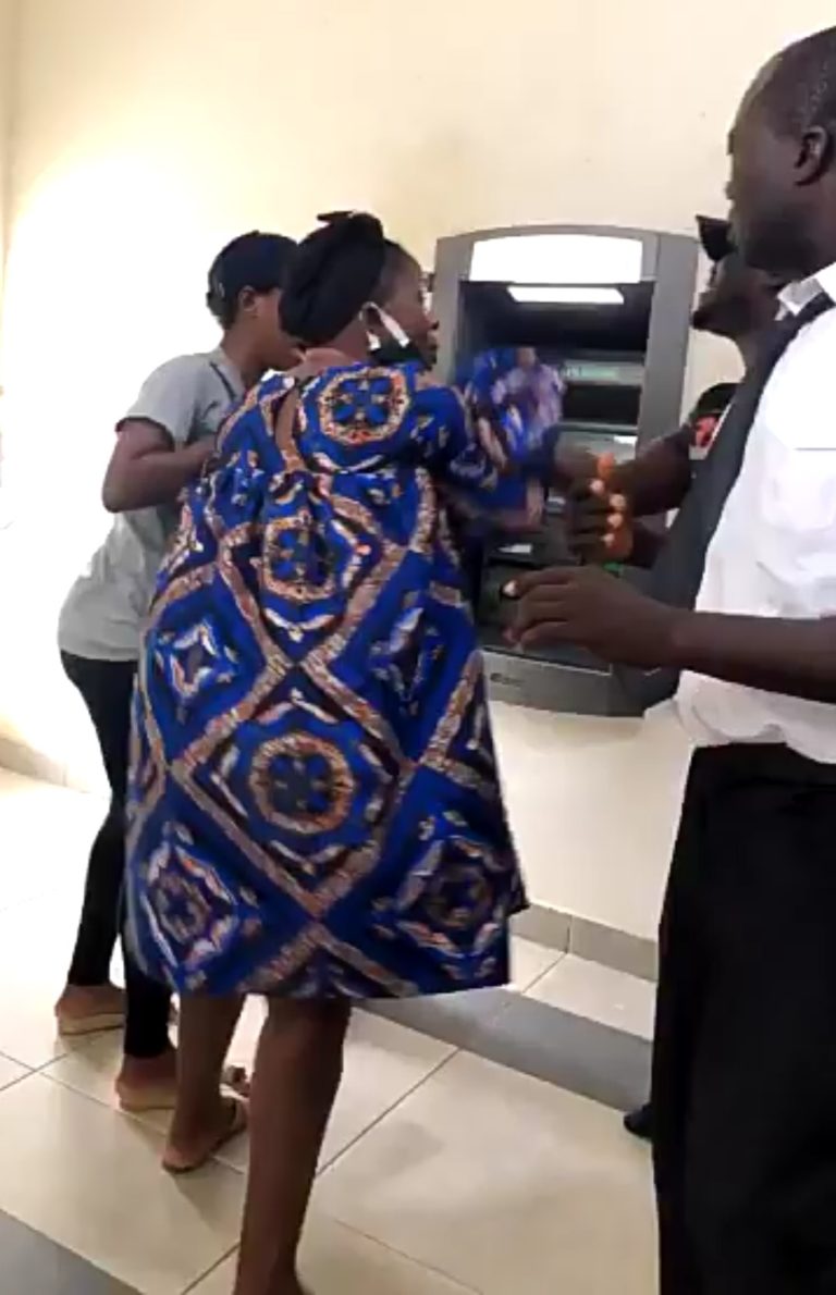 The woman fighting the man after being slapped