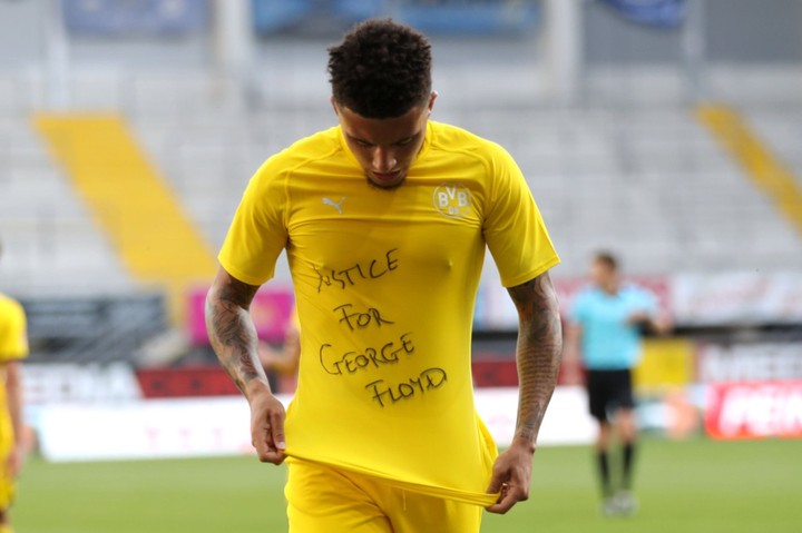Jadon Sancho pays tribute to black man, George Floyd killed by white police officer