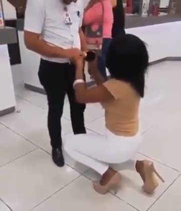 The lovestruck woman proposed to her boyfriend