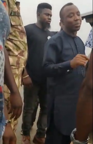 Sowore confronts soldiers abusing citizens