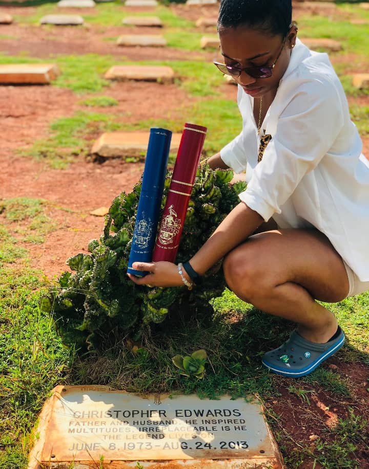 The lady presenting her degrees at her late father's grave
