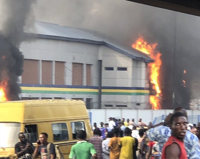 The police station set on fire in Lagos