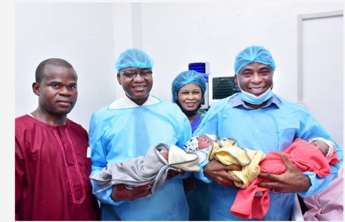 L-R father of the triplets, Dr. Omokehinde Osiki, the chairman, Medical Advisory Committee, Dr. Abiodun Moshood Adeoye and the Chief Medical Director, Prof.Jesse Abiodun Otegbayo holding the babies.