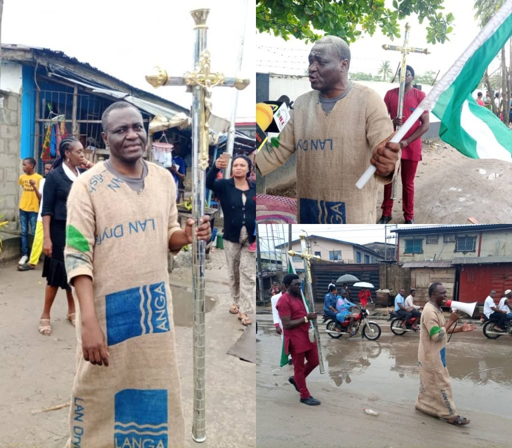 Jehovah Sharp Sharp dresses in sack cloth to warn President Buhari