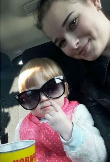 womanand daughter