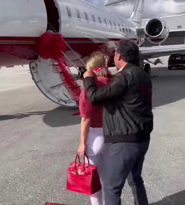 The man gave the wife a private jet as Christmas gift