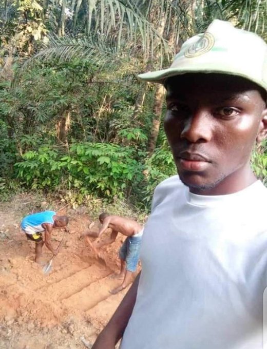 Ugwu build a stairwell for the community