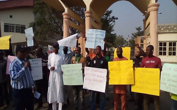SSANU members embark on warning strike