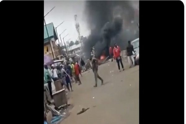 Tout and soldiers fight