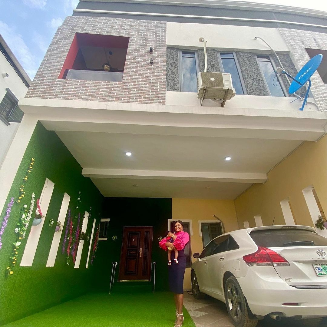 Etinosa shows off her new mansion