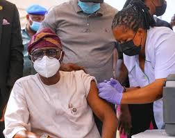 Sanwo-Olu getting vaccinated