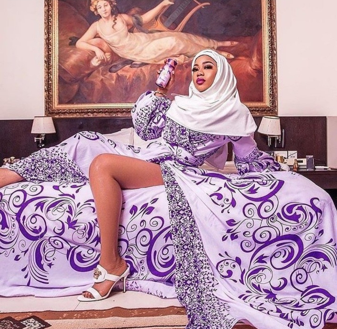 Toyin Lawani posingin sexy Muslim dress