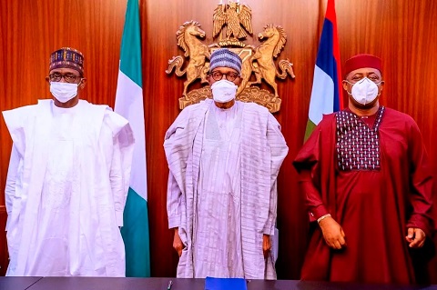 FFK posing with Buhari and Governor Buni