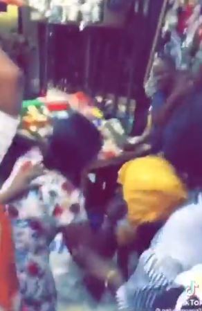 Market Women Parade 'Thief' For Attempting To Steal From Them (Video)